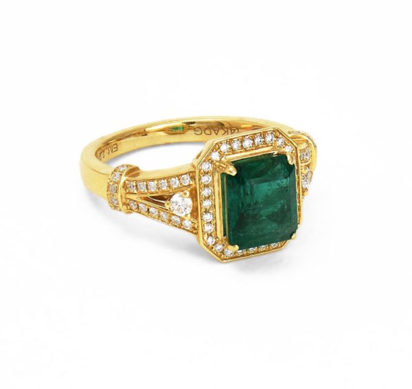 Fancy gold ring with emerald gemstone and diamonds