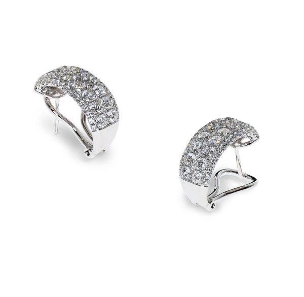 White gold earrings with round diamonds