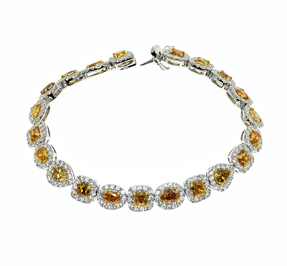 Gold bracelet with large diamonds